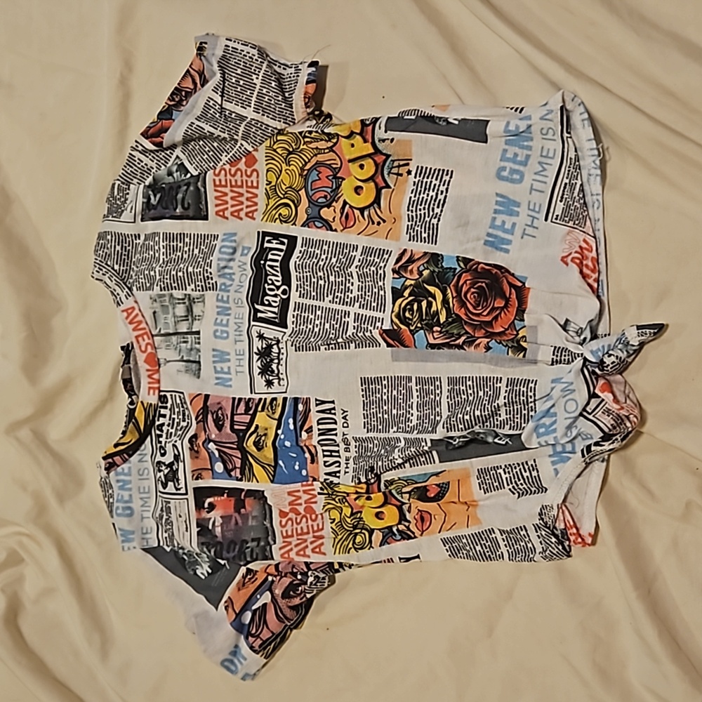 News print cropped Tee